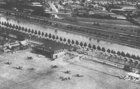 Souburg in 1935; op loods staat STANAVO; 
te zien ook Kanaal door Walcheren en tram naar Vlissingen